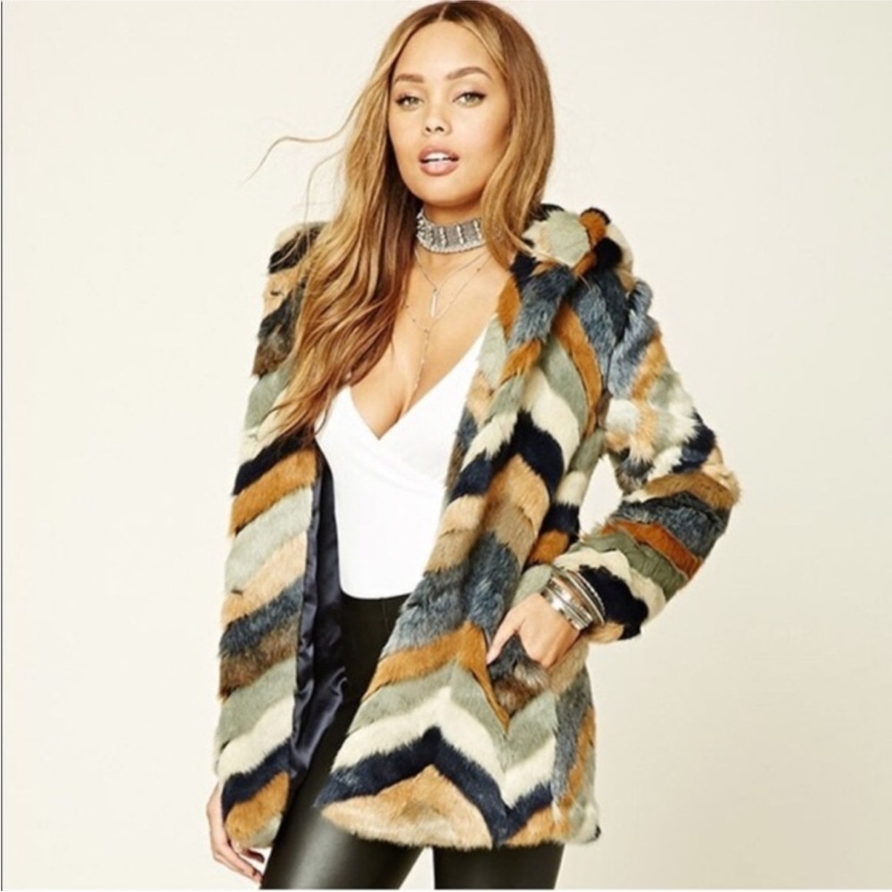 ISO!!! Please help me find this coat— would love it in a medium but open to any!